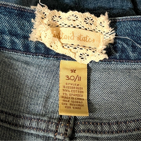 Altar’d State Galveston sz 30/11 High Rise Flare Distressed Jeans - Picture 7 of 7